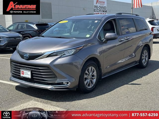 Used 2022 Toyota Sienna XLE w/ XLE Plus Package FWD image 4
