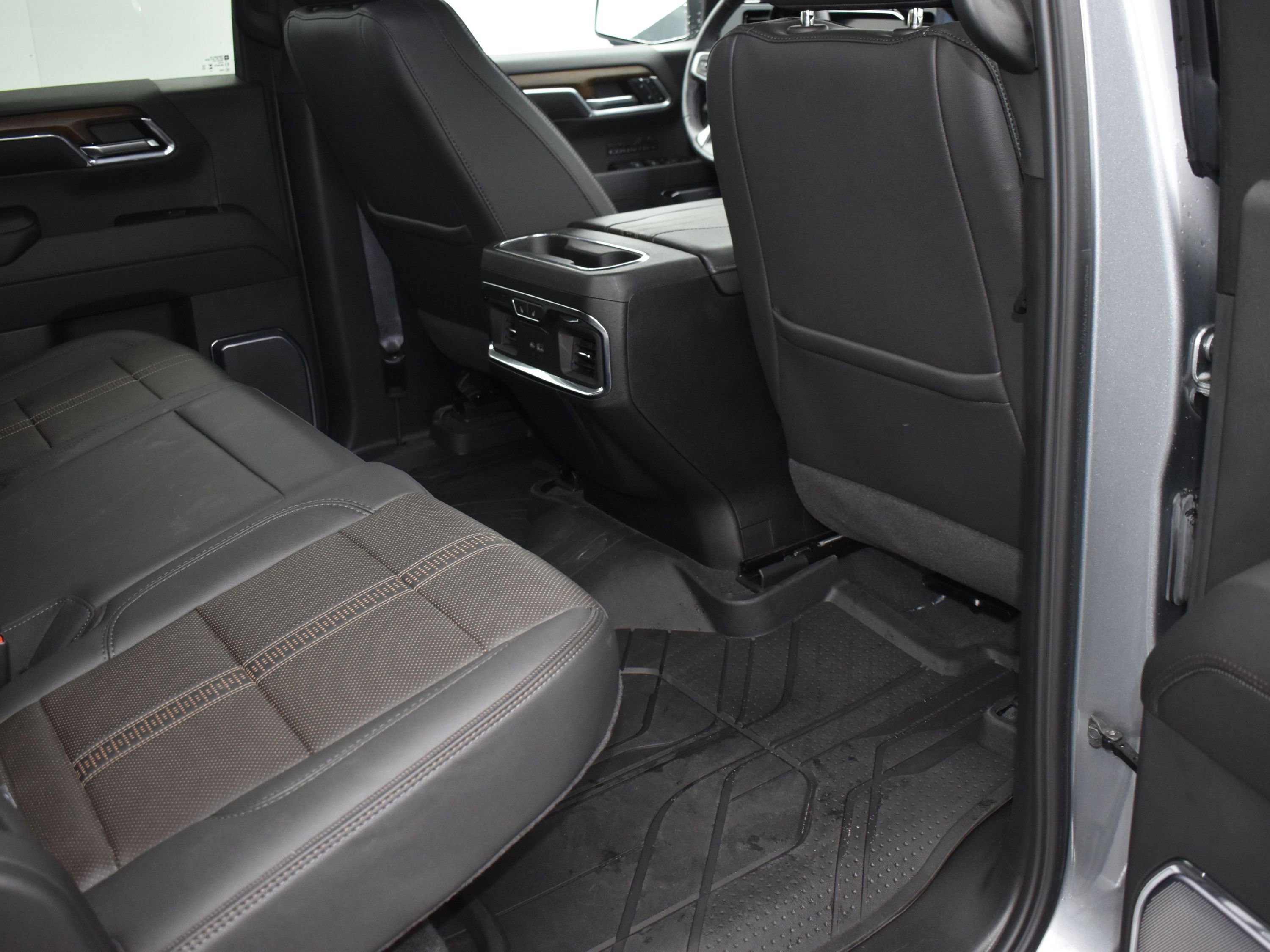 Used 2024 Chevrolet Silverado 1500 High Country AWD/4WD image 10