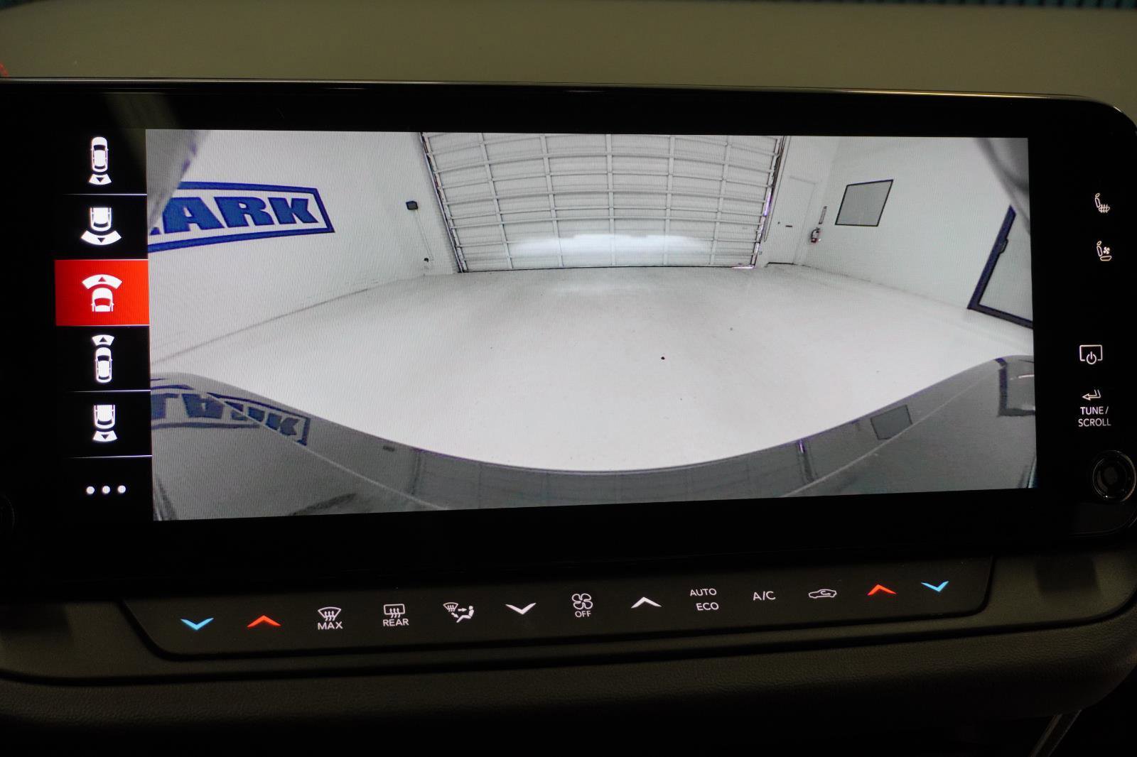 Used 2024 Dodge Charger R/T w/ Plus Group image 32