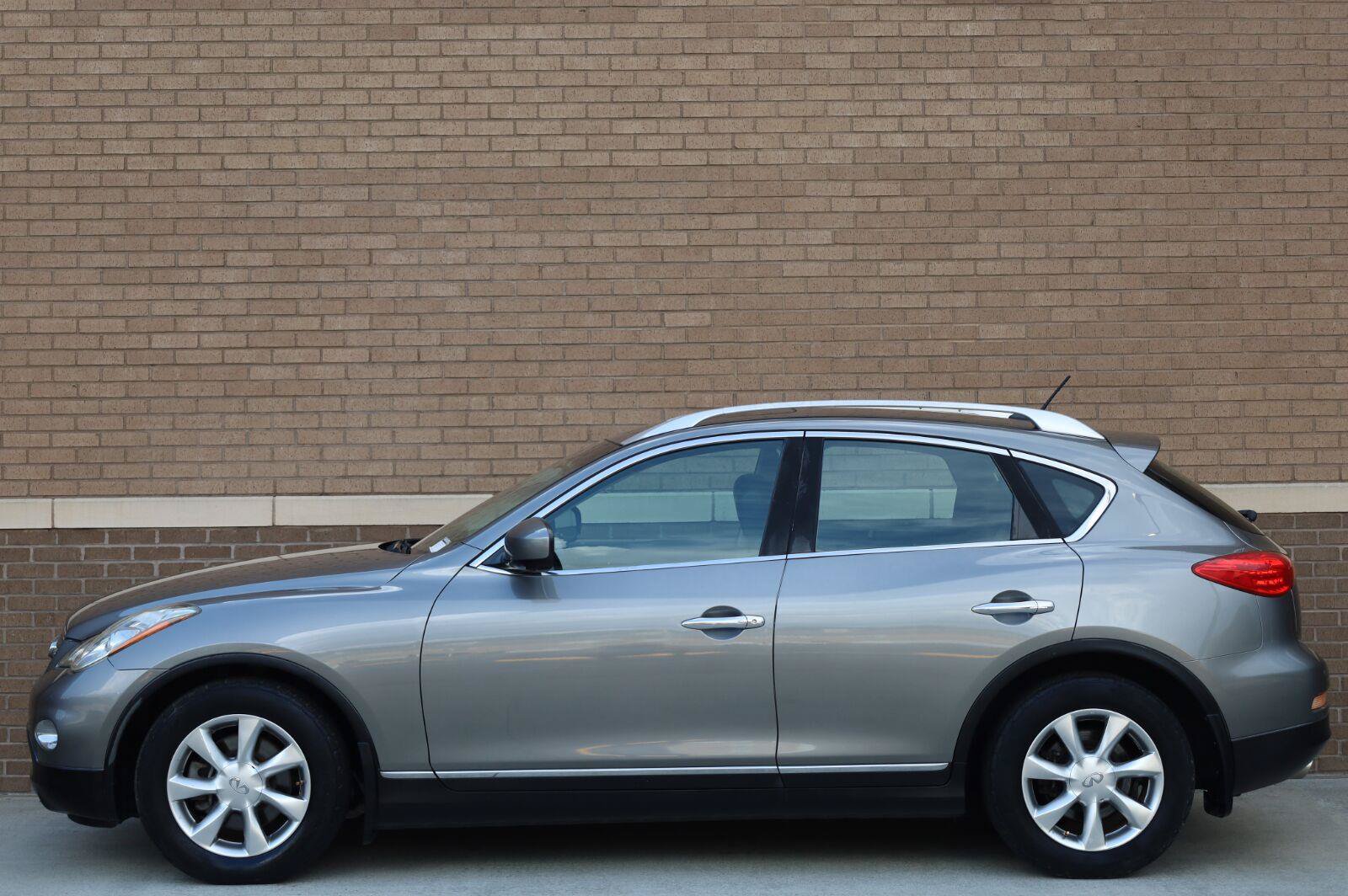 Used 2010 INFINITI EX35 Journey RWD image 2
