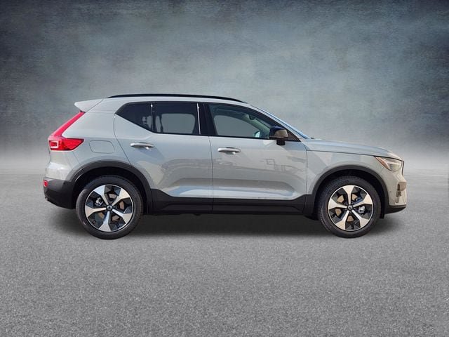 New 2026 Volvo XC40 B5 Plus w/ Protection Package Premier AWD/4WD image 8