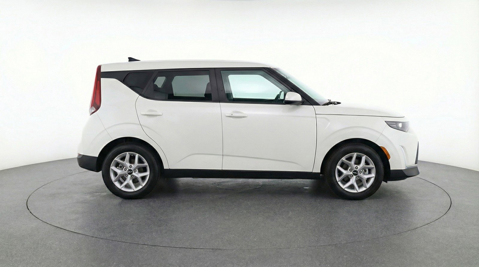 Used 2025 Kia Soul LX w/ LX Technology Package image 11