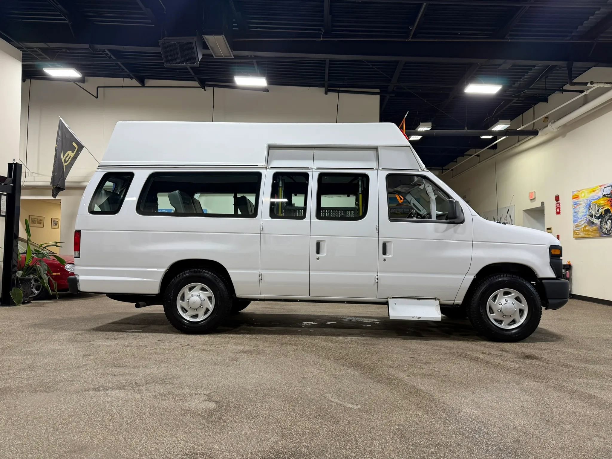 Used 2014 Ford E-250 and Econoline 250 Extended w/ Power Group RWD image 5