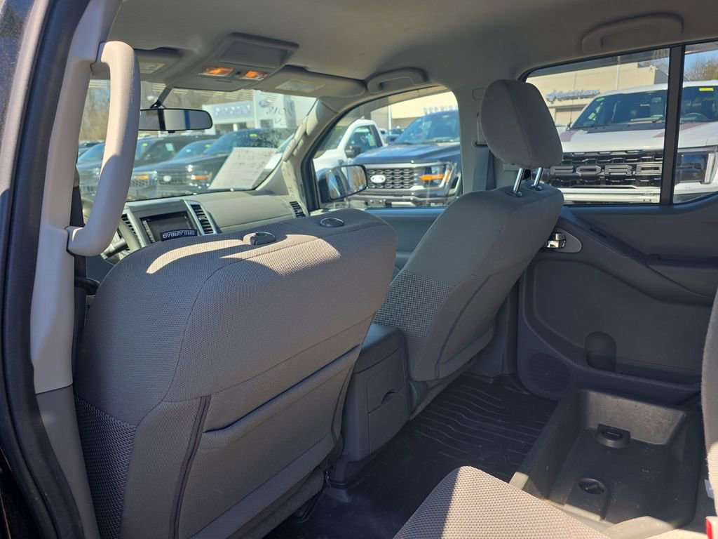 Used 2018 Nissan Frontier SV image 18