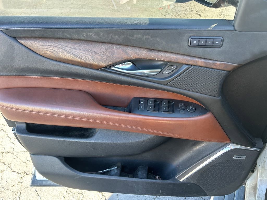 Used 2019 Cadillac Escalade ESV Premium Luxury image 12