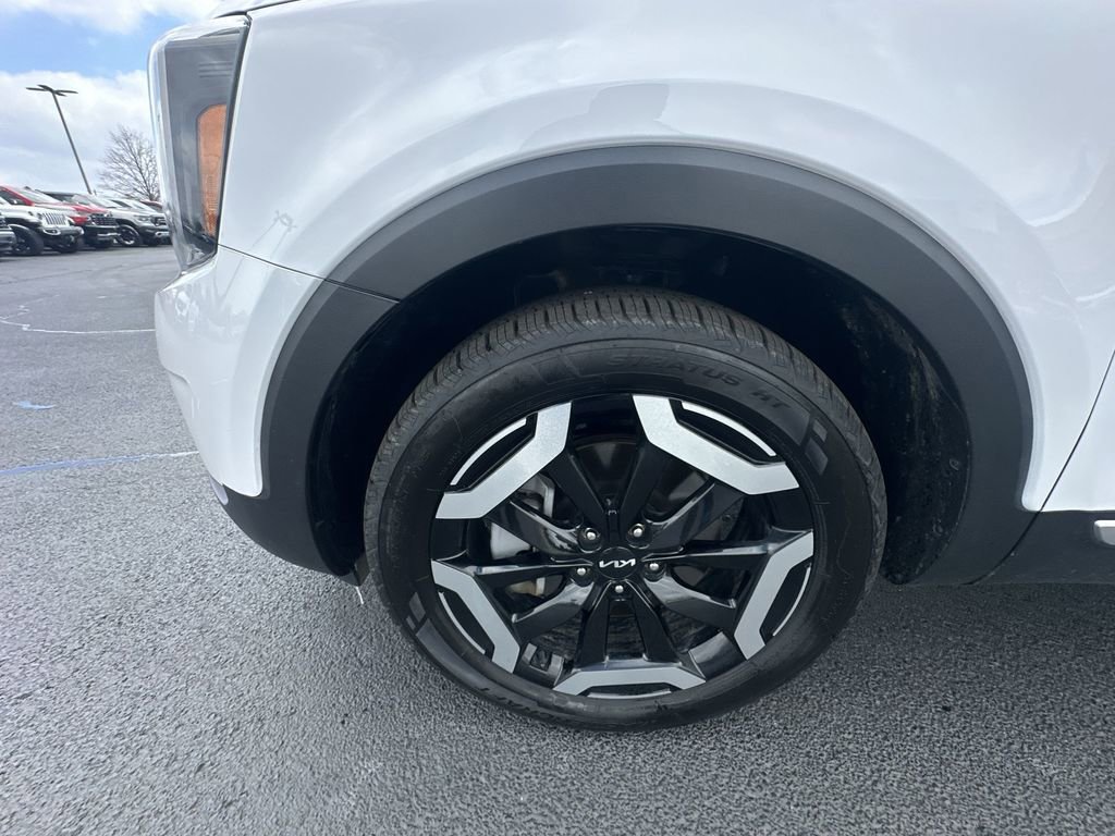 Used 2024 Kia Telluride EX w/ EX Captain's Chair Package FWD image 16