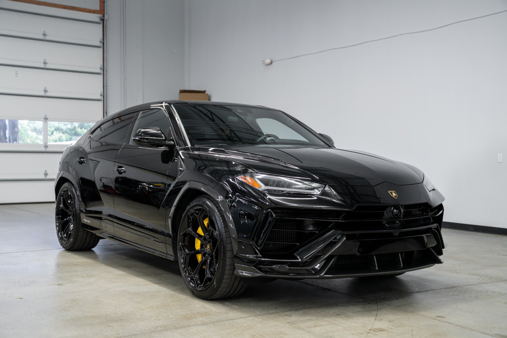 Used 2023 Lamborghini Urus Performante AWD/4WD image 3