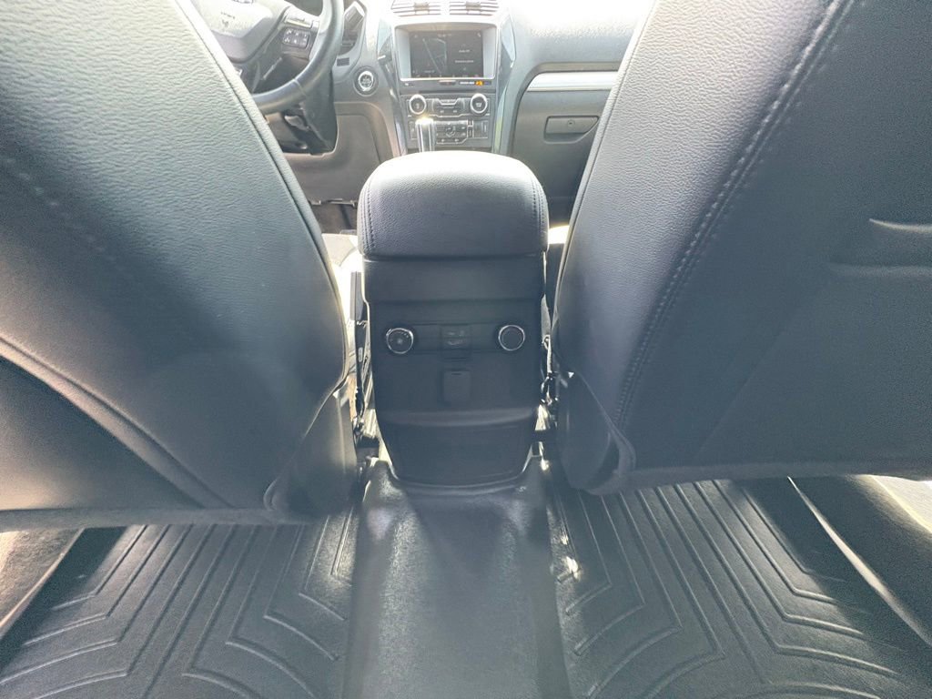 Used 2017 Ford Explorer XLT w/ Equipment Group 202A image 27
