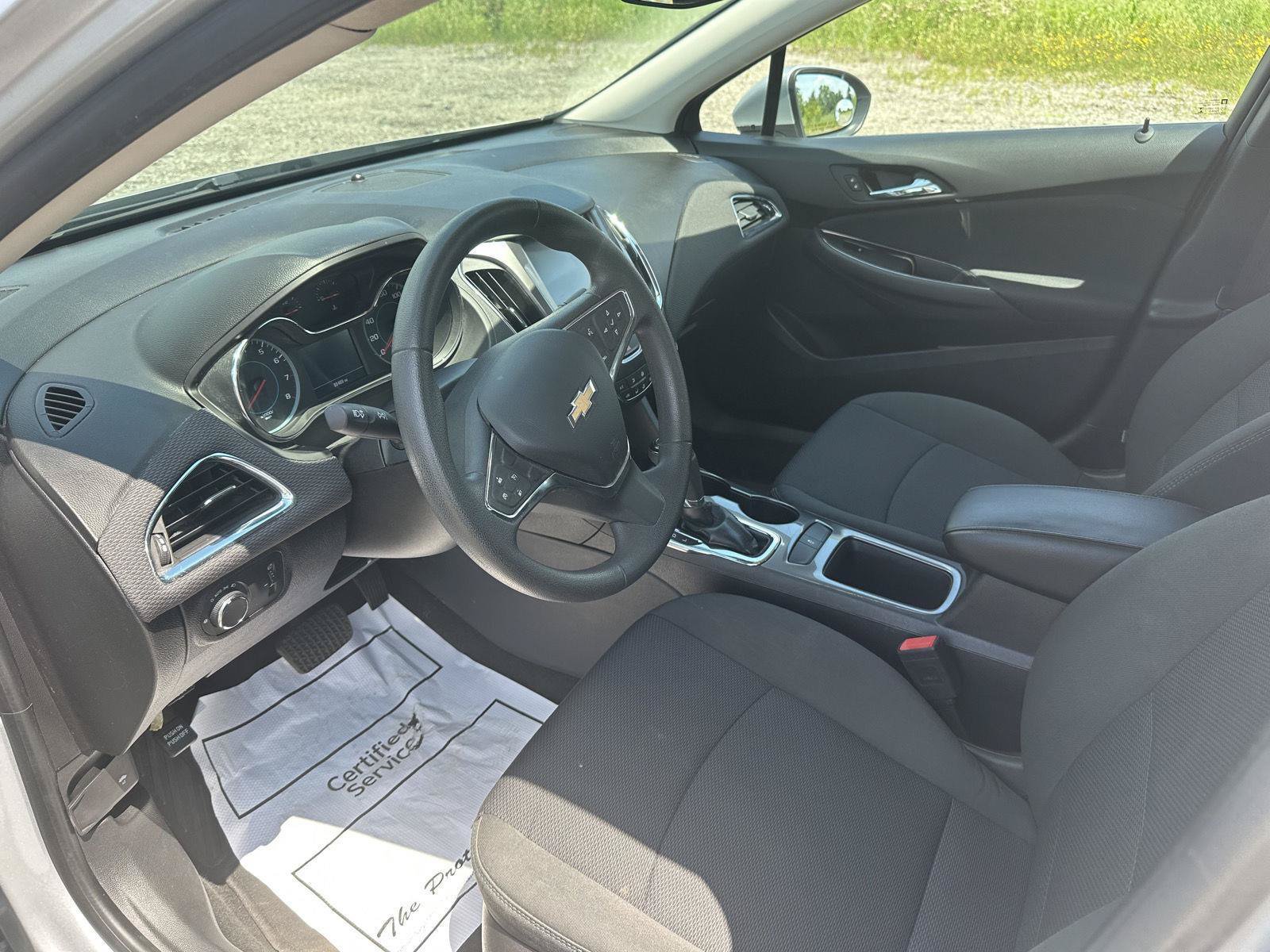 Used 2016 Chevrolet Cruze LT FWD image 21