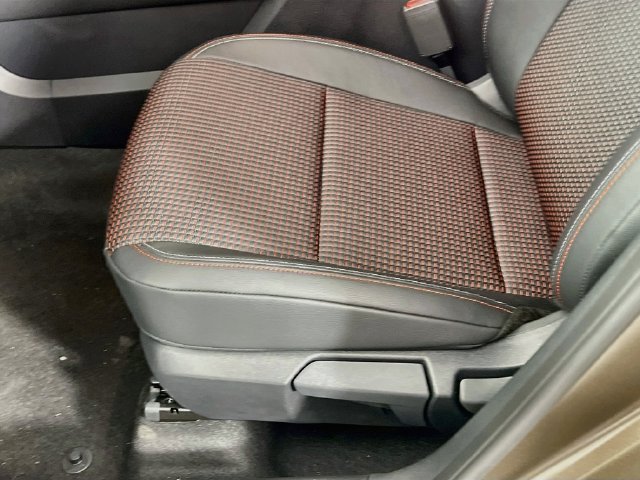 New 2026 Nissan Kicks SR FWD image 18