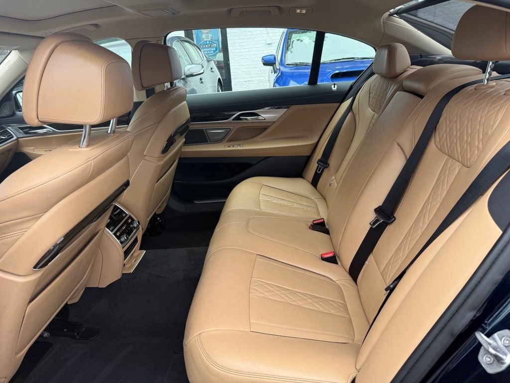 Used 2016 BMW 750i xDrive AWD/4WD image 27