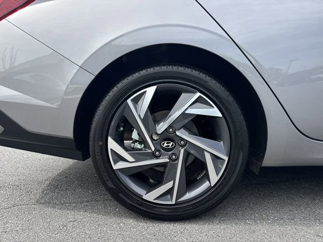 Certified 2025 Hyundai Elantra SEL FWD image 17