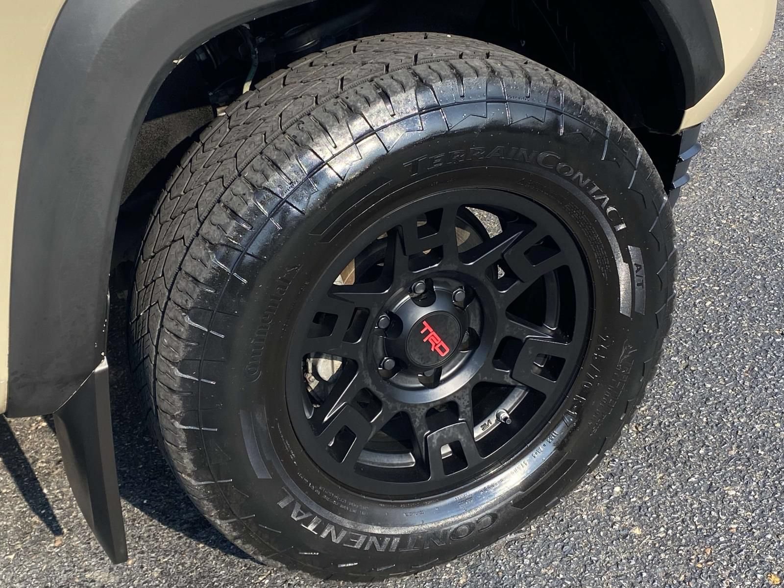 Used 2017 Toyota Tacoma TRD Sport AWD/4WD image 12