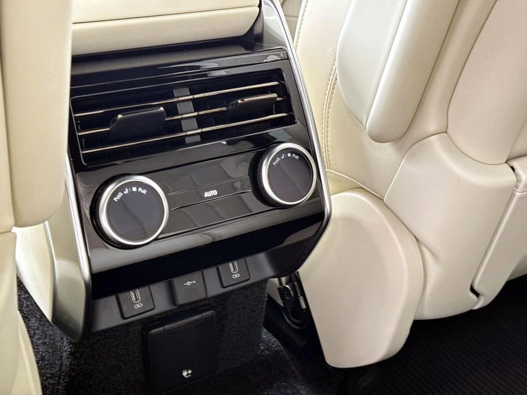 New 2026 Land Rover Range Rover Long Wheelbase SE AWD/4WD image 16