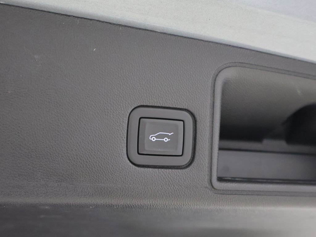 Used 2024 GMC Terrain SLT AWD/4WD image 21