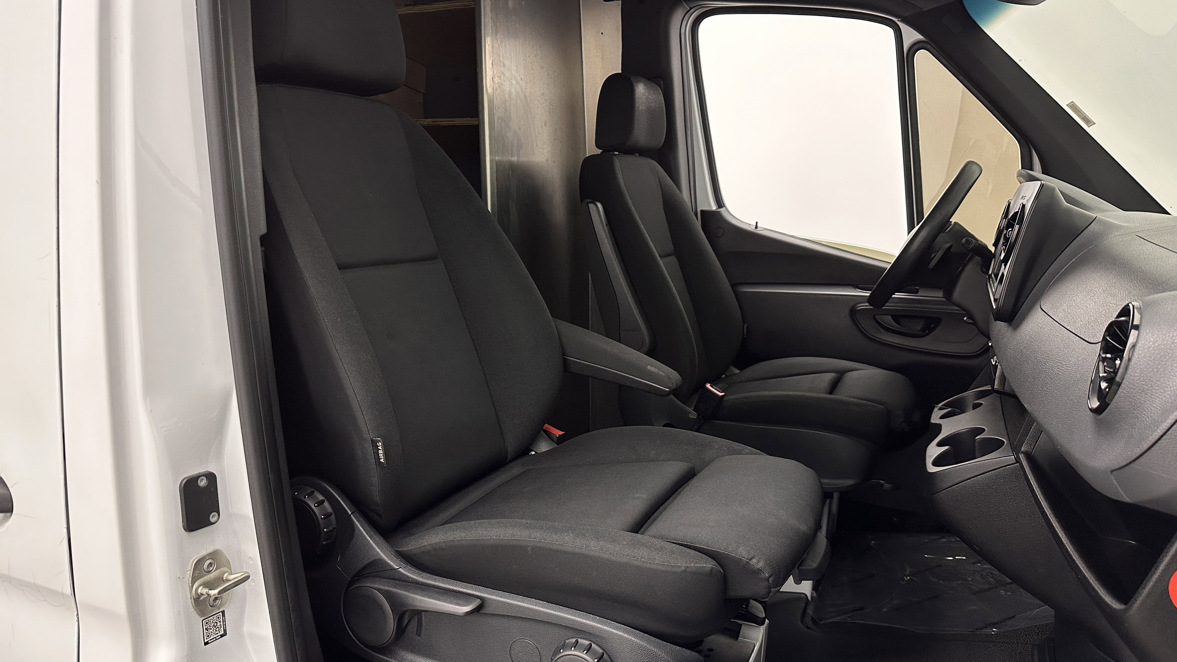 Used 2020 Freightliner Sprinter 3500 image 29