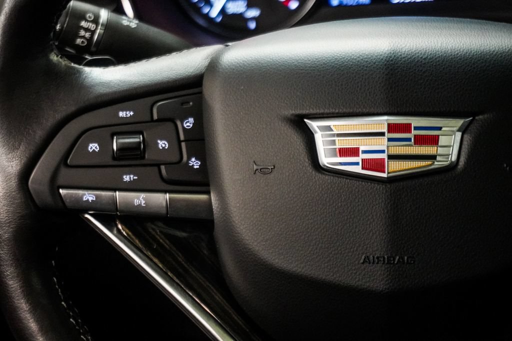 Used 2022 Cadillac XT6 Premium Luxury w/ Technology Package FWD image 17