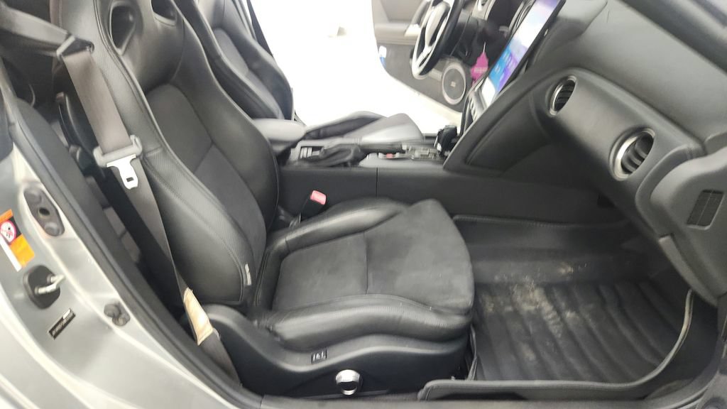 Used 2010 Nissan GT-R Premium AWD/4WD image 32