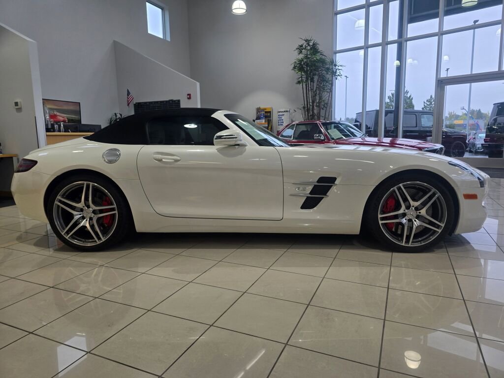 Used 2012 Mercedes-Benz SLS AMG Roadster image 7