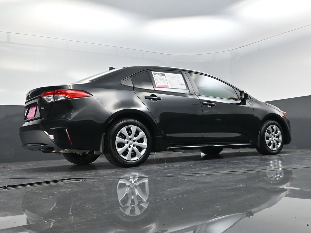 Used 2022 Toyota Corolla LE image 19