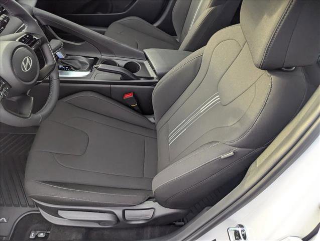 Certified 2025 Hyundai Elantra Sport image 4
