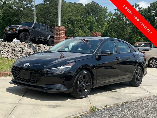 Used 2022 Hyundai Elantra SEL w/ Preferred Accessory Package image 3