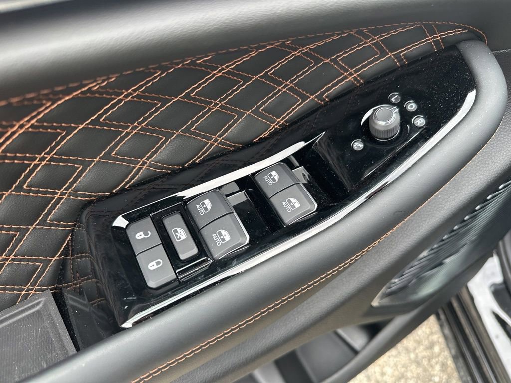 Used 2023 Jeep Grand Cherokee Summit w/ Luxury Tech Group V image 14