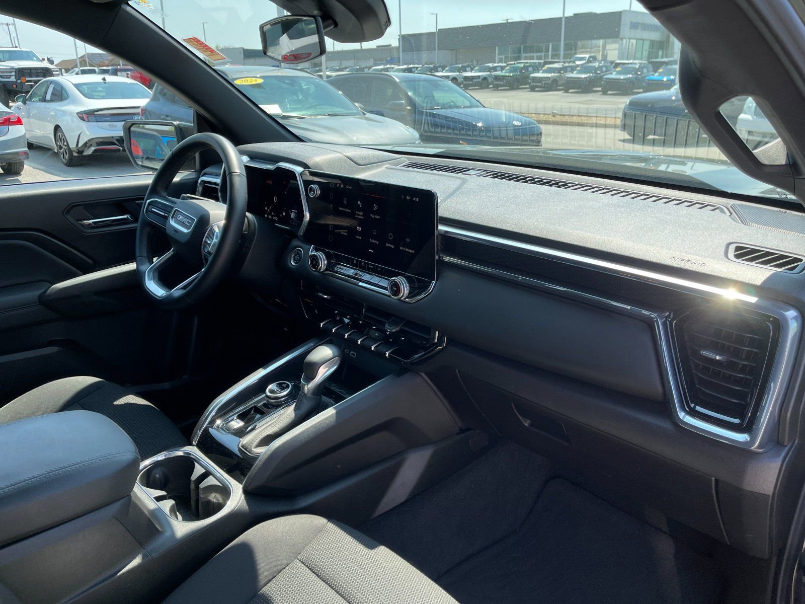 Used 2025 GMC Canyon Elevation image 17