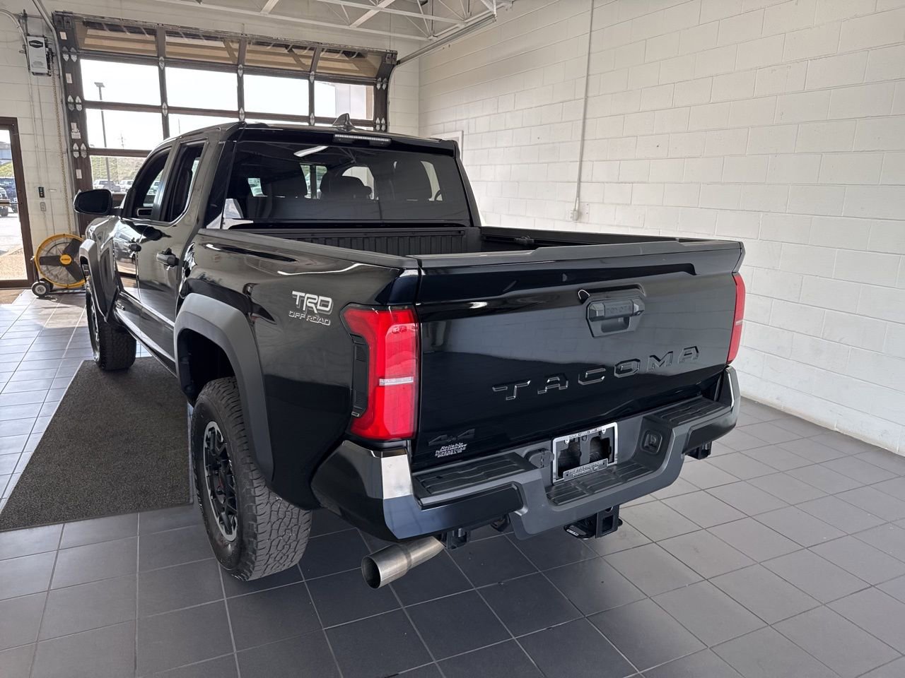 Certified 2024 Toyota Tacoma TRD Off-Road image 6