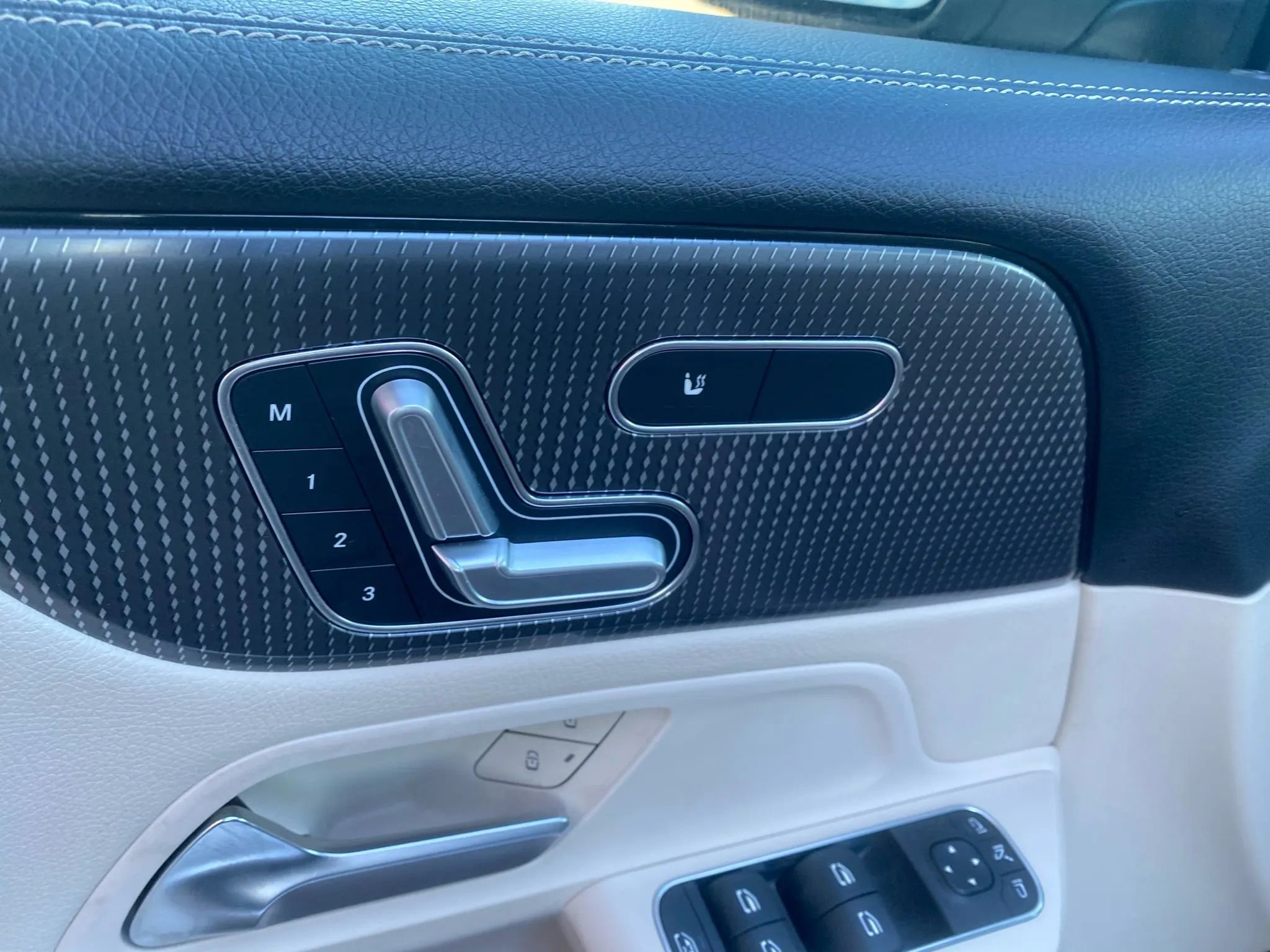 Used 2021 Mercedes-Benz GLB 250 4MATIC image 9