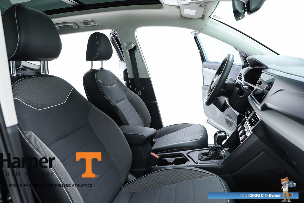Used 2023 Volkswagen Taos SE w/ Panoramic Sunroof Package FWD image 35