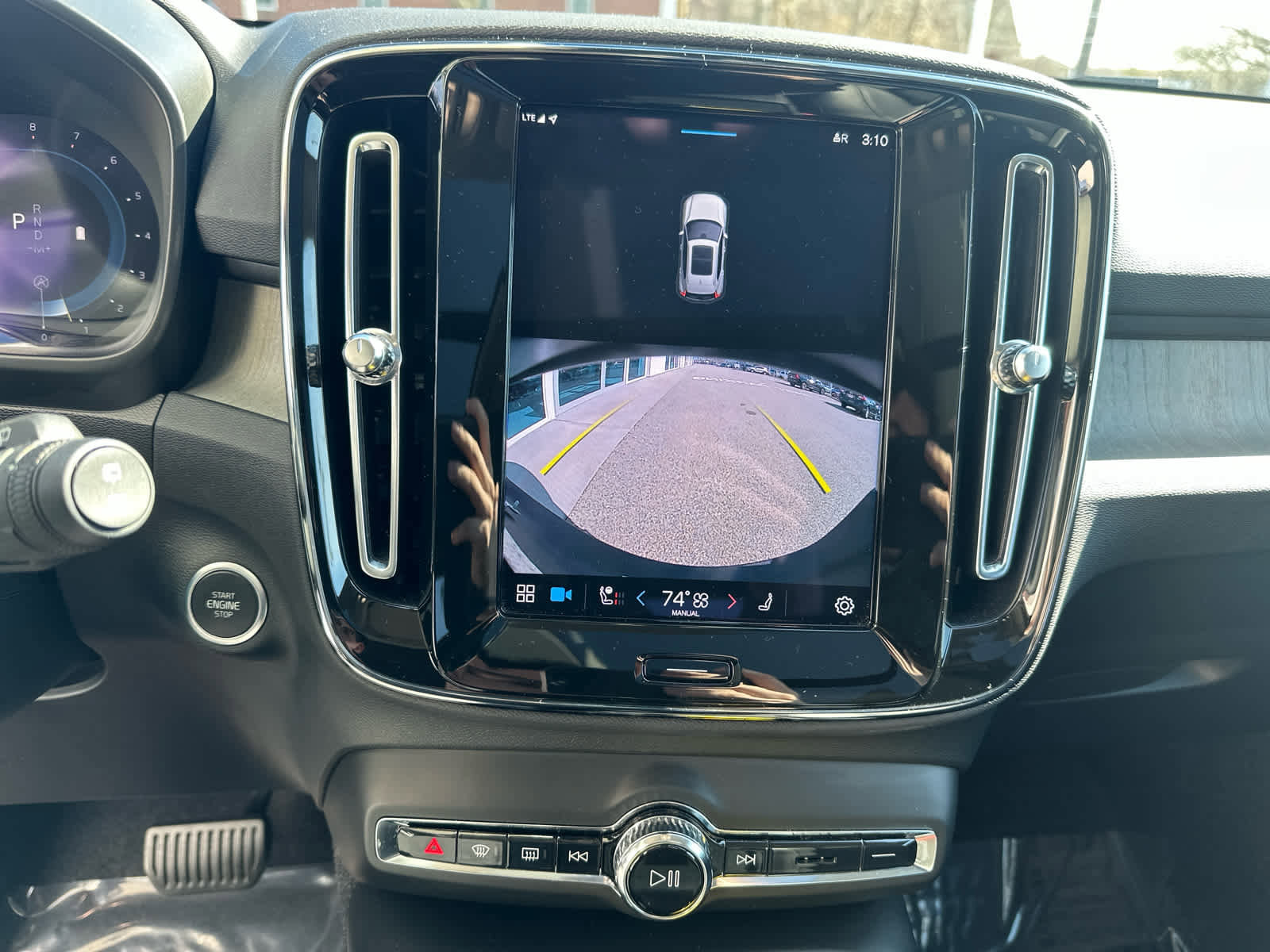 Used 2023 Volvo XC40 B5 Plus w/ Climate Package image 21