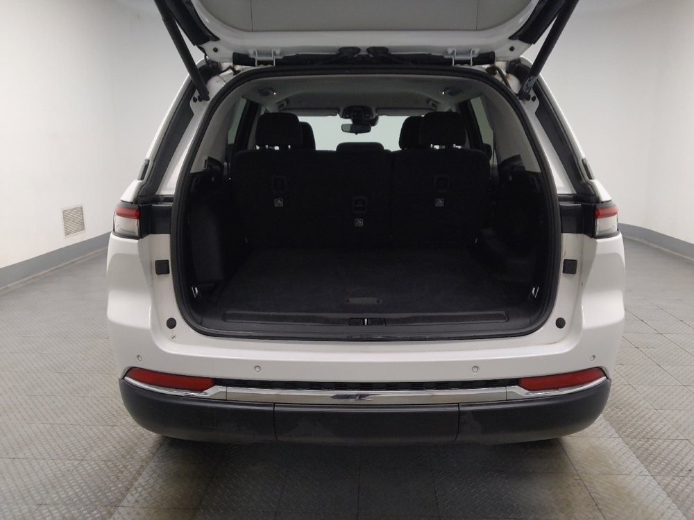 Used 2022 Jeep Grand Cherokee Laredo w/ Luxury Tech Group I AWD/4WD image 29
