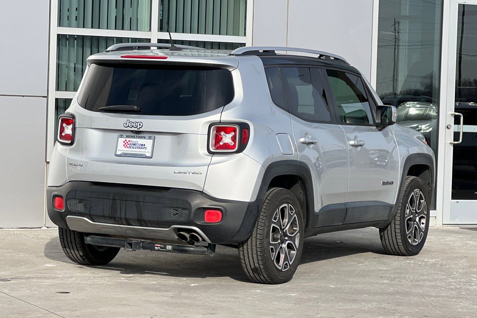 Used 2016 Jeep Renegade Limited image 4