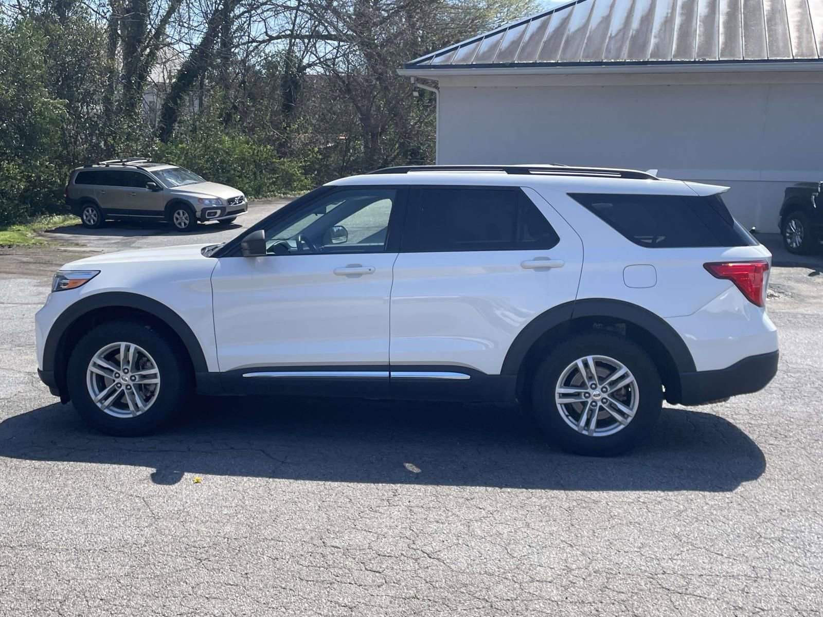 Certified 2022 Ford Explorer XLT w/ Equipment Group 202A image 9