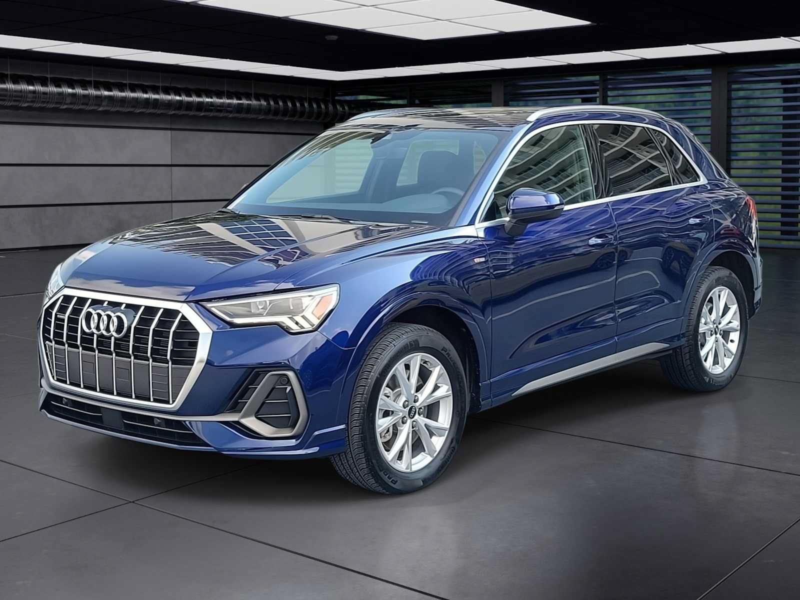 Certified 2025 Audi Q3 2.0T Premium AWD/4WD image 1