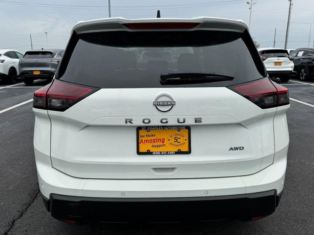 Used 2025 Nissan Rogue S image 4