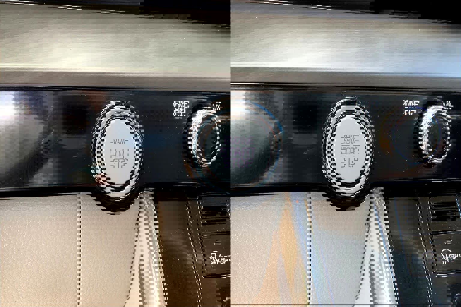 Used 2022 Kia Carnival EX image 31