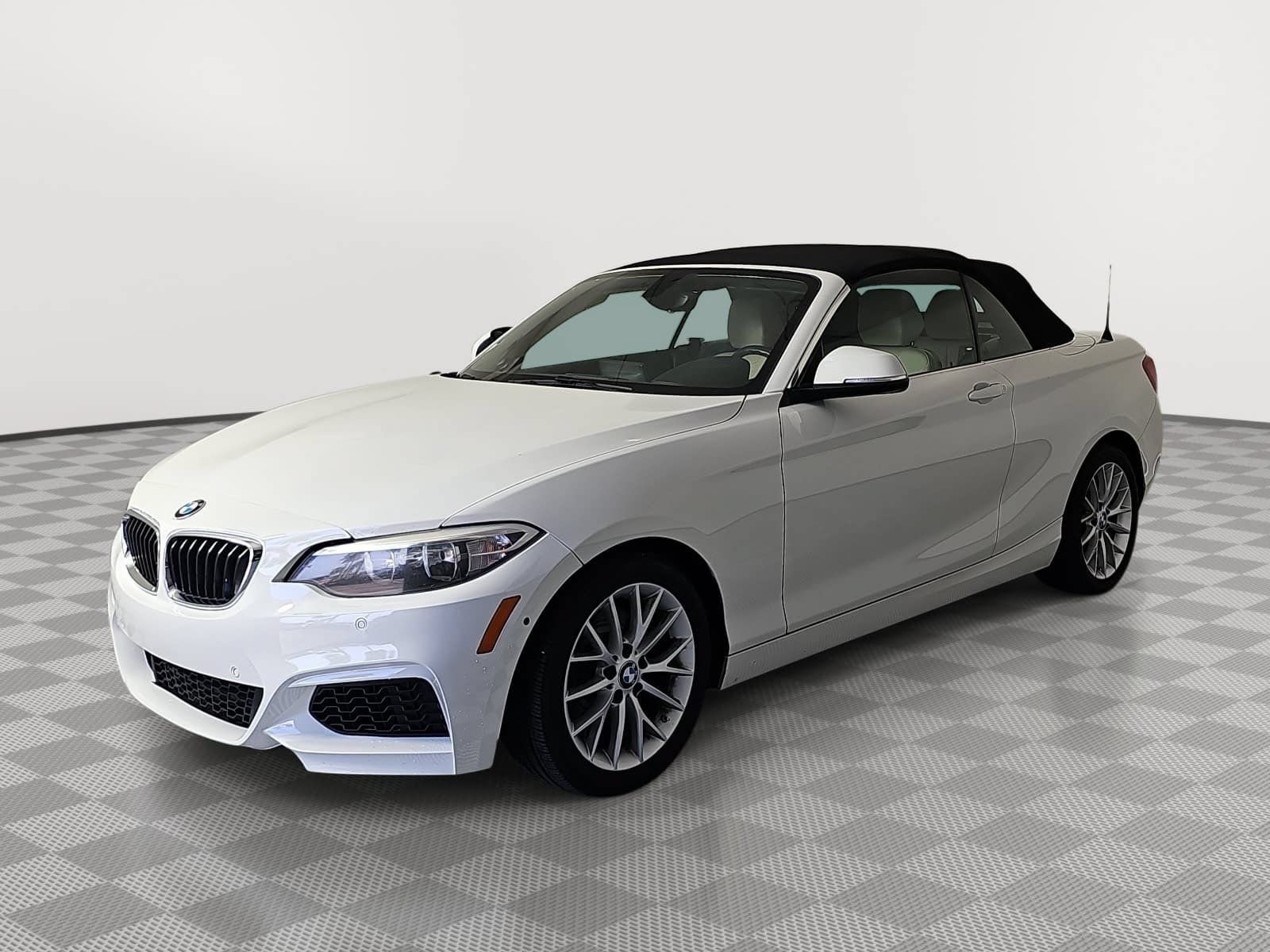 Used 2017 BMW 230i Convertible RWD image 4