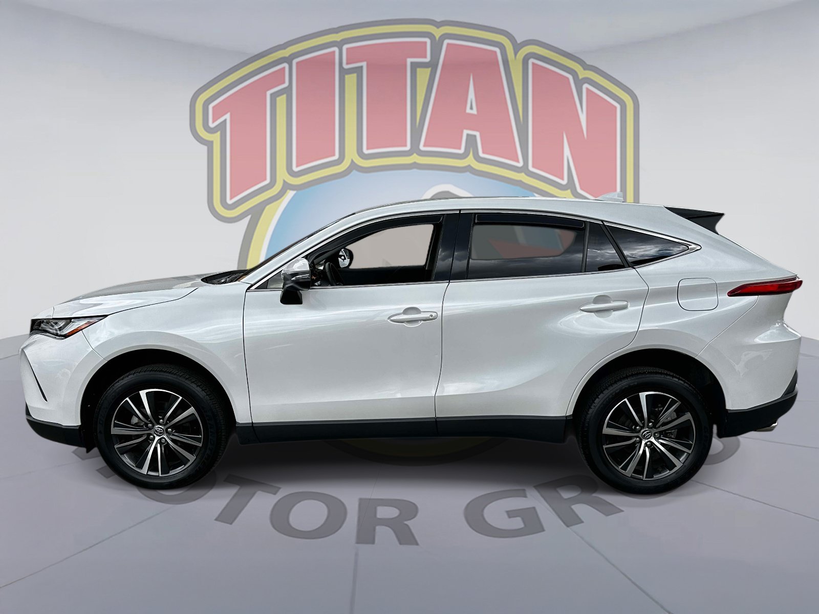 Used 2023 Toyota Venza LE AWD/4WD image 3