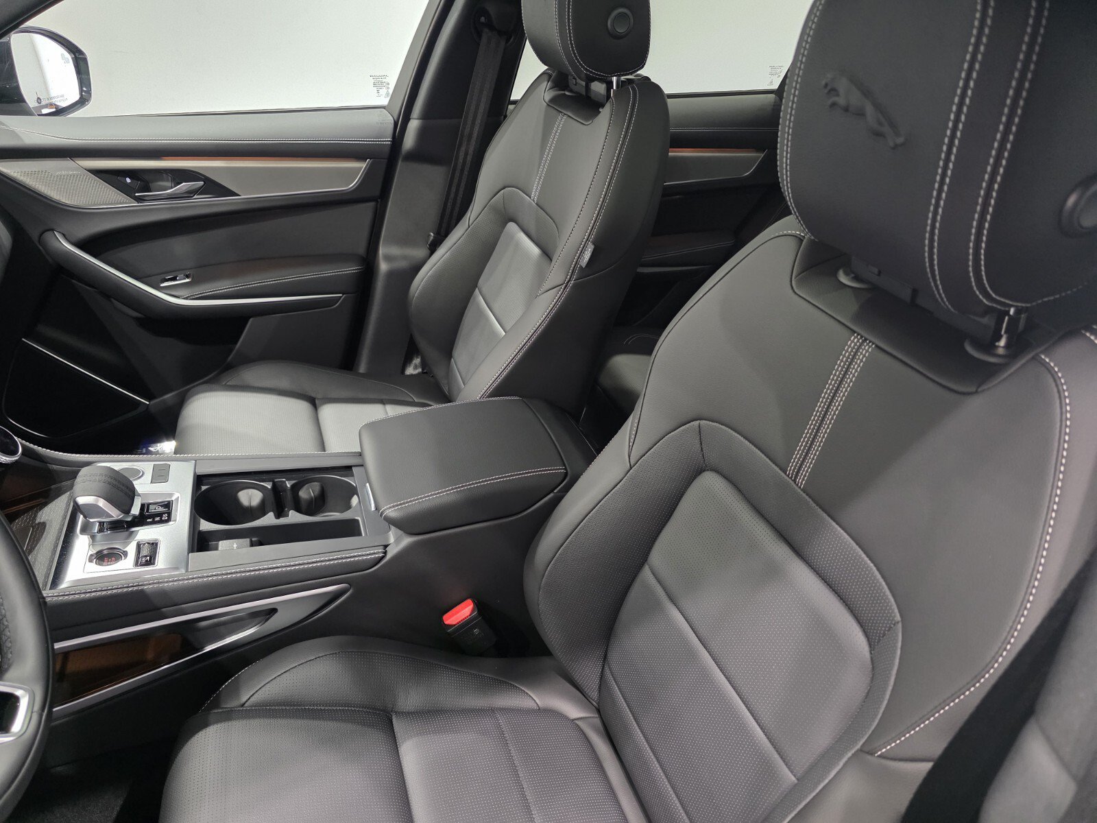 New 2026 Jaguar F-PACE R-Dynamic S AWD/4WD image 8