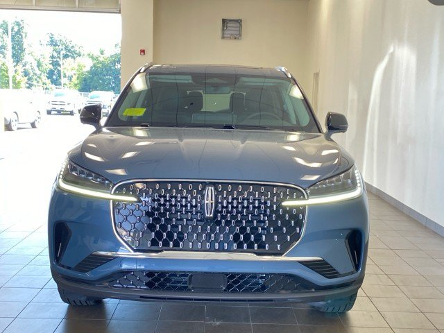 New 2026 Lincoln Aviator AWD image 3