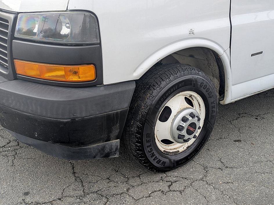 Used 2018 GMC Savana 3500 Extended w/ Driver Convenience Package image 9