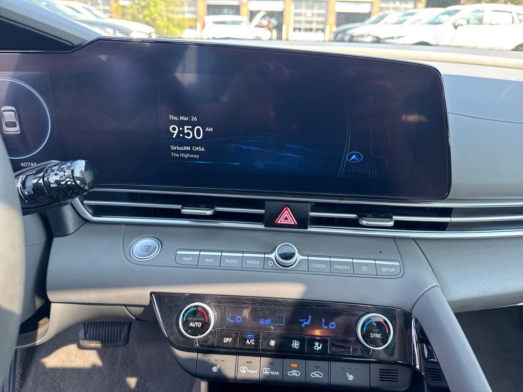 Used 2025 Hyundai Elantra SEL image 23