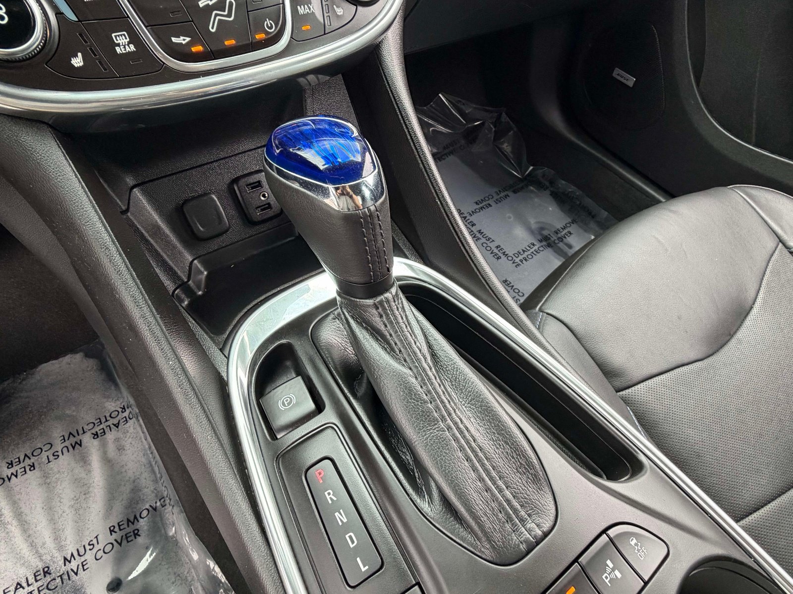 Used 2016 Chevrolet Volt Premier w/ Driver Confidence Package FWD image 11