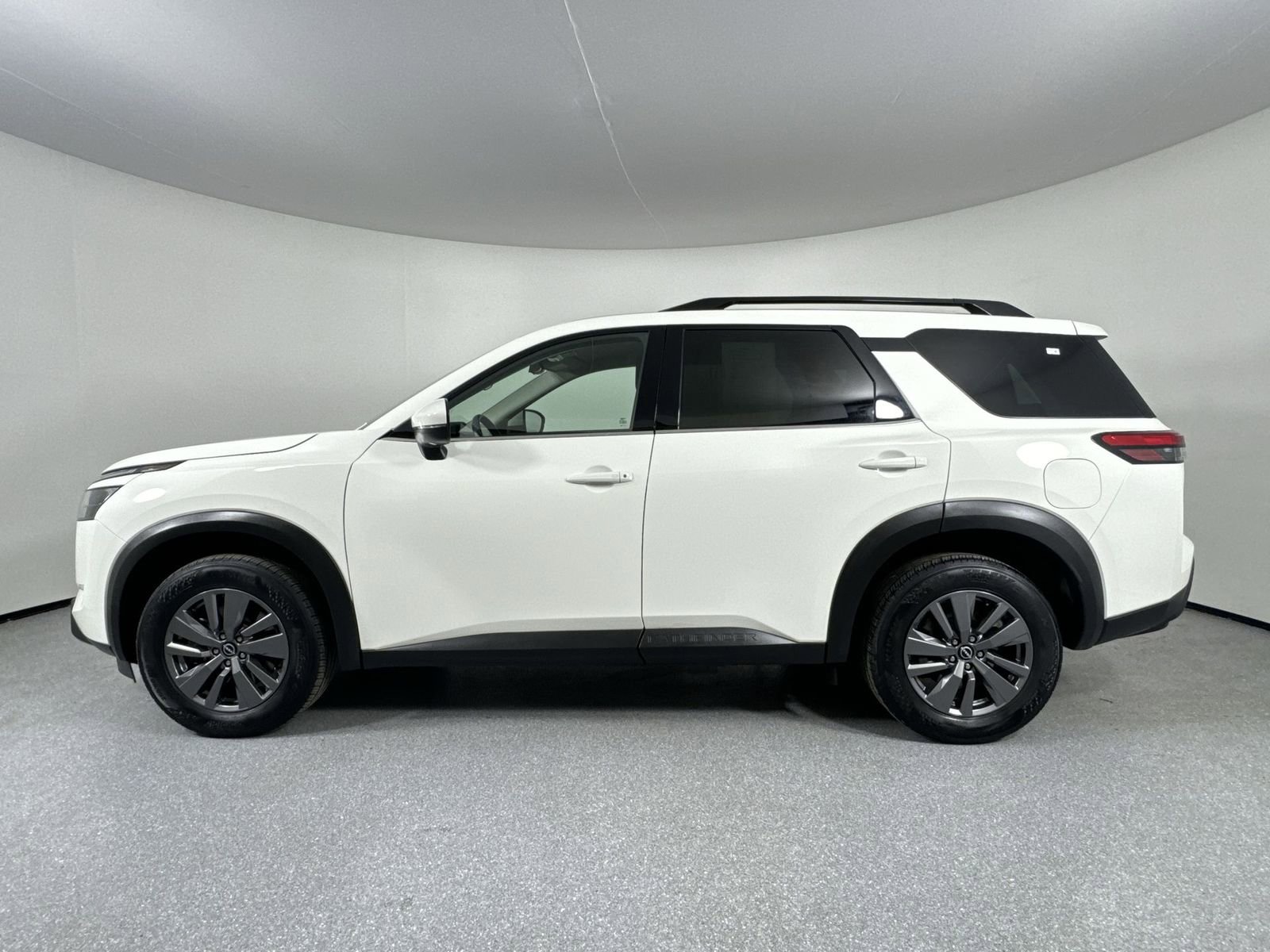 Certified 2025 Nissan Pathfinder SV image 31