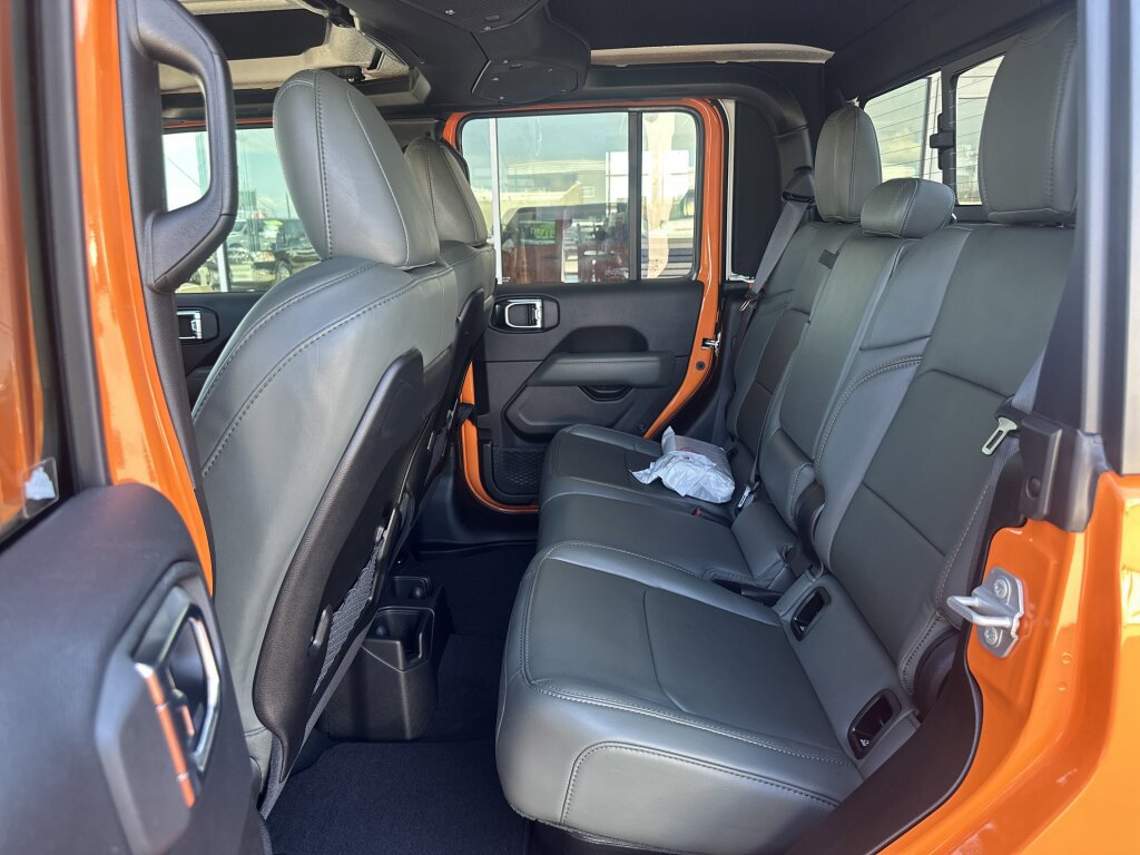 New 2025 Jeep Gladiator Mojave w/ Convenience Group image 10