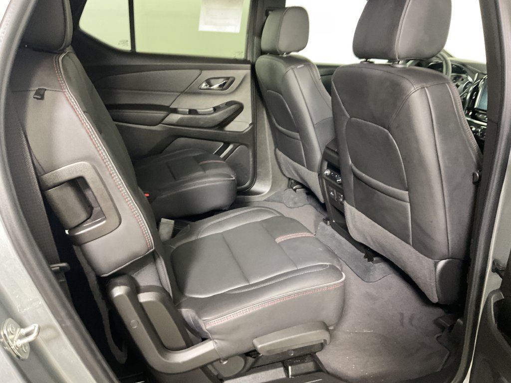 Used 2023 Chevrolet Traverse RS FWD image 24