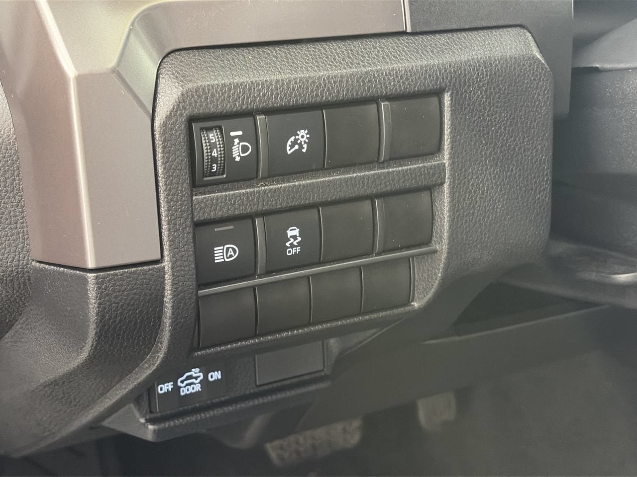 Used 2025 Toyota Tacoma SR5 AWD/4WD image 12