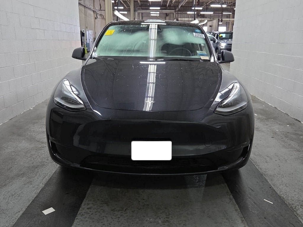 Used 2024 Tesla Model Y Long Range AWD/4WD image 2
